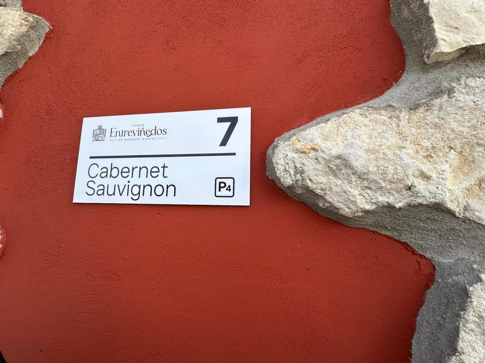 Finca Entrevinedos De Bodegas Marcos Peñafiel Екстериор снимка